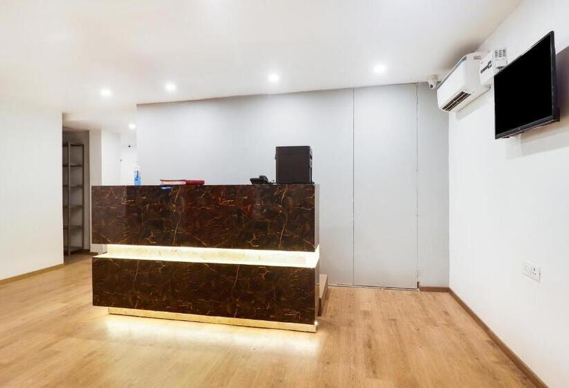 هتل Oyo 79957 Oyo Townhouse Clark Inn