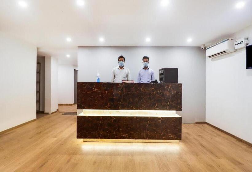 هتل Oyo 79957 Oyo Townhouse Clark Inn