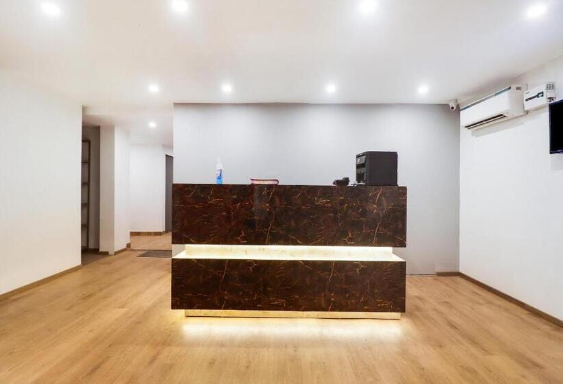 هتل Oyo 79957 Oyo Townhouse Clark Inn