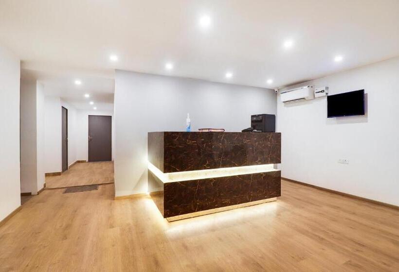 هتل Oyo 79957 Oyo Townhouse Clark Inn