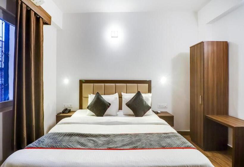 هتل Oyo 79957 Oyo Townhouse Clark Inn