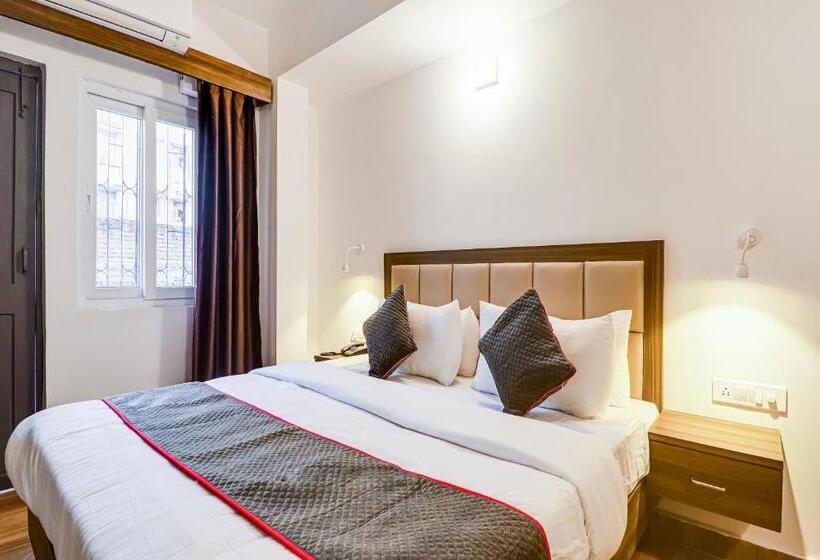 هتل Oyo 79957 Oyo Townhouse Clark Inn