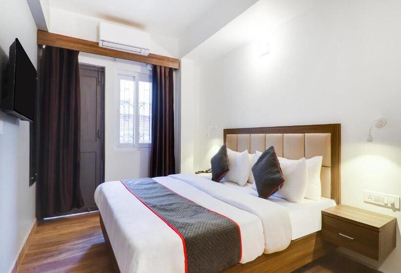 هتل Oyo 79957 Oyo Townhouse Clark Inn