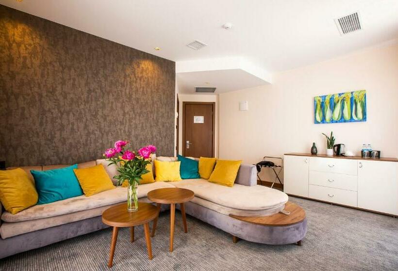 هتل Tsinandali Resort & Spa