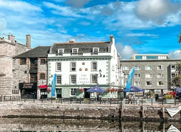 The Three Crowns B&b