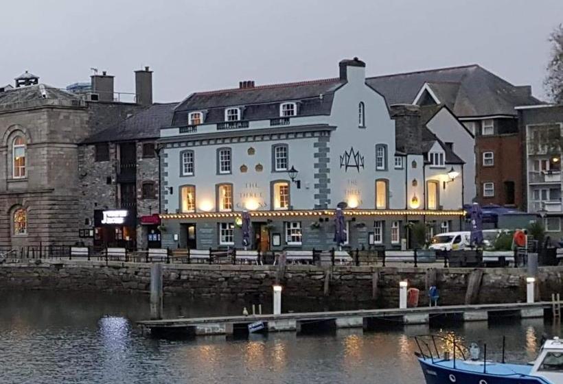 The Three Crowns B&b