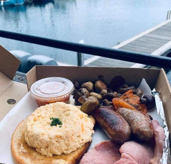 The Three Crowns B&b