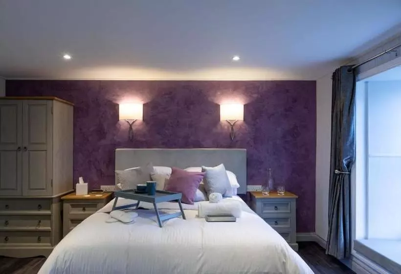 The Three Crowns B&b