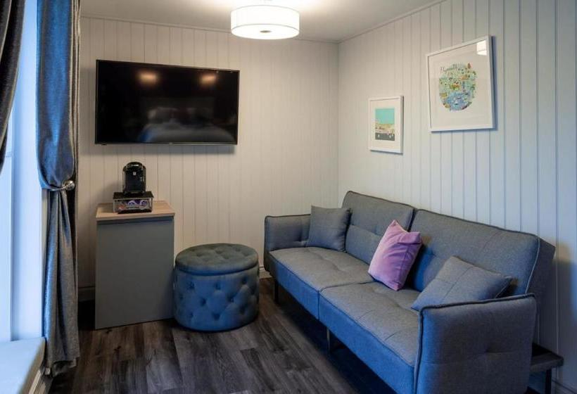 The Three Crowns B&b