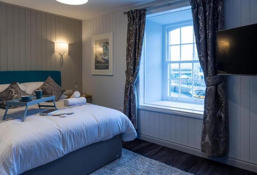 The Three Crowns B&b