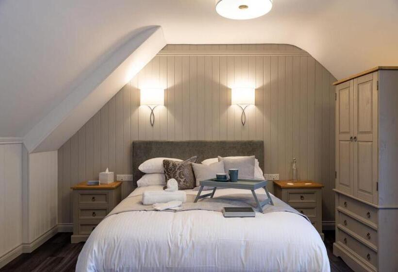 The Three Crowns B&b