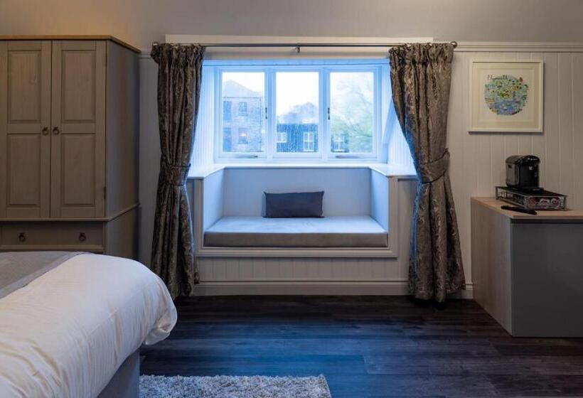 The Three Crowns B&b