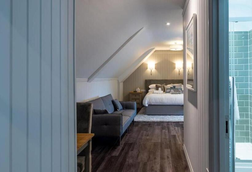 The Three Crowns B&b