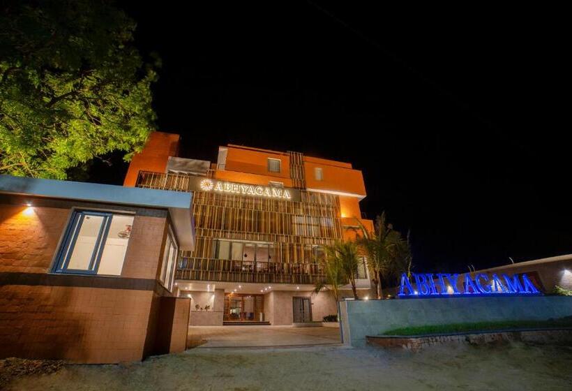 هتل Abhyagama