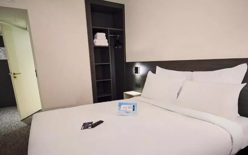 Hotelli Kyriad Combslaville  Senart