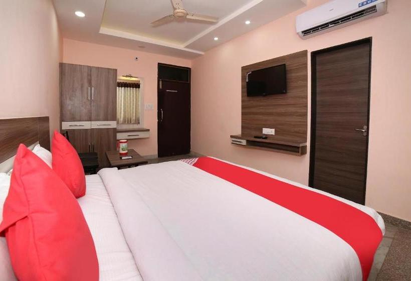 בית מלון כפרי Oyo 79591 Flagship  Shivalay