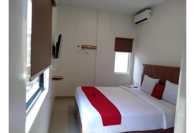 בית מלון כפרי Reddoorz Plus @ Setiabudi Medan 5