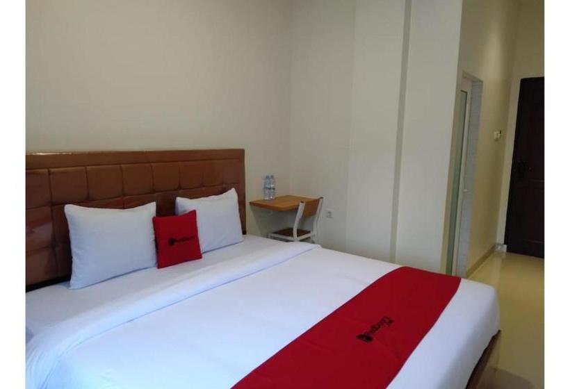 בית מלון כפרי Reddoorz Plus @ Setiabudi Medan 5