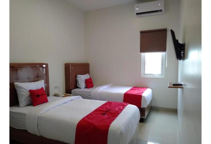 בית מלון כפרי Reddoorz Plus @ Setiabudi Medan 5