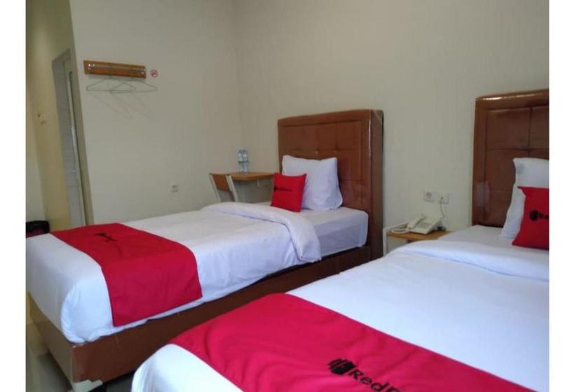 בית מלון כפרי Reddoorz Plus @ Setiabudi Medan 5