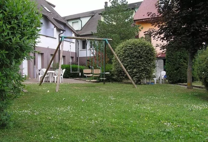 Отель A L'arbre Vert