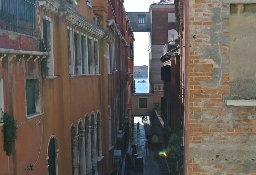 Hotel Antigo Trovatore