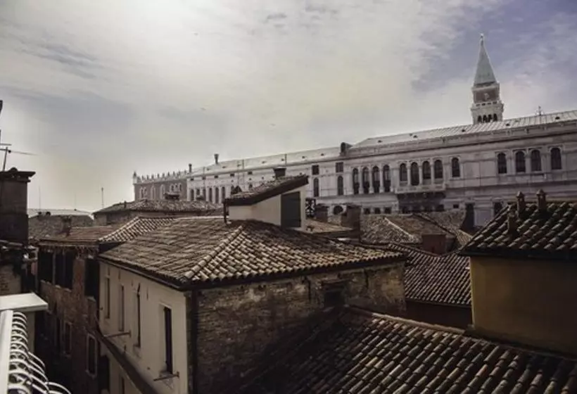 هتل Antigo Trovatore