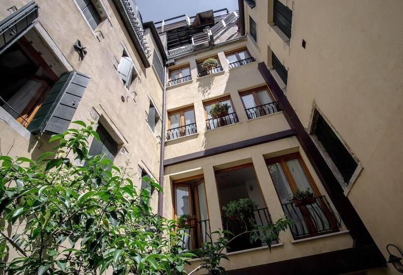 Hotel Antigo Trovatore