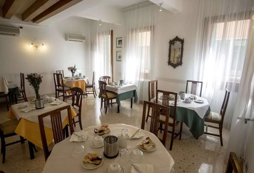 هتل Antigo Trovatore