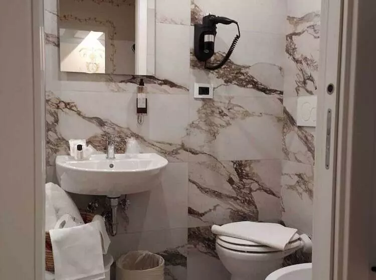 هتل Antigo Trovatore