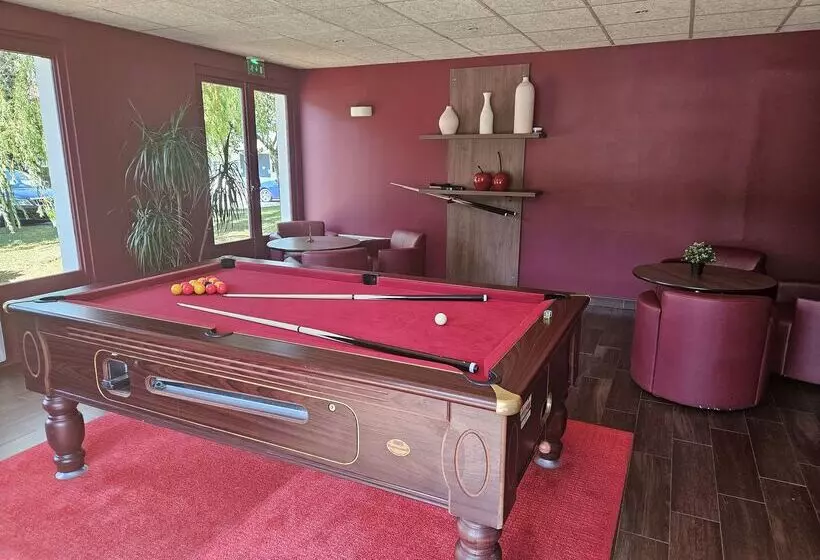 هتل Campanile Deauville Saint Arnoult