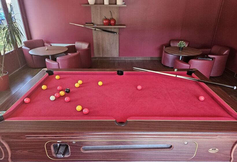 Отель Campanile Deauville  Saint Arnoult