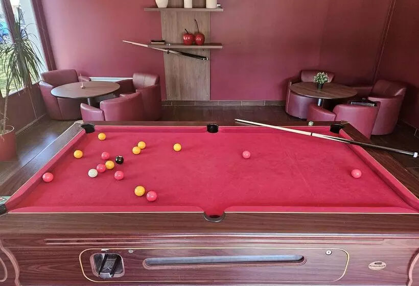 هتل Campanile Deauville Saint Arnoult