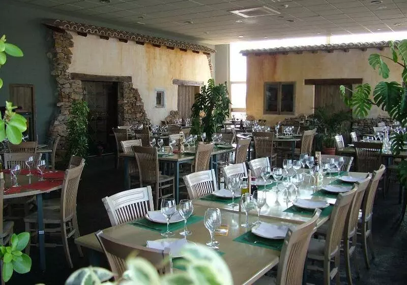 Отель Puerta De La Serrania