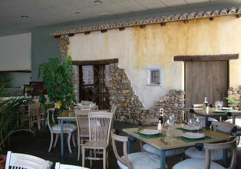 Отель Puerta De La Serrania