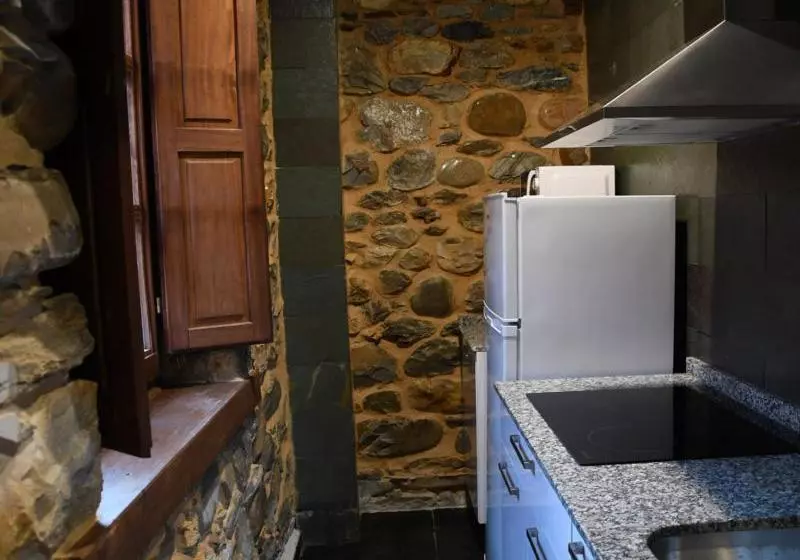 هتل La Tronera Del Bierzo Restaurante