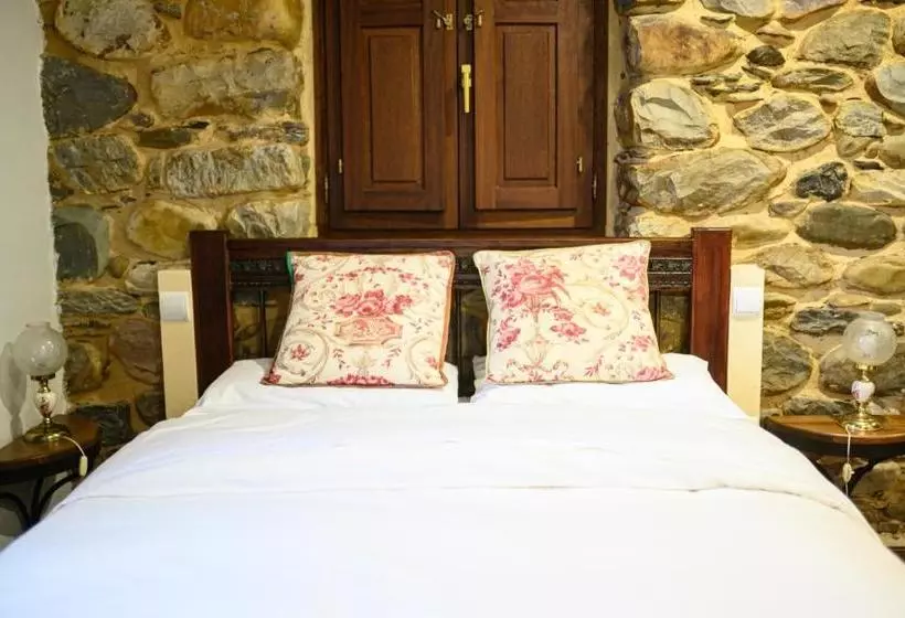 هتل La Tronera Del Bierzo Restaurante