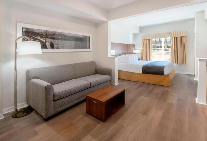 The Point Hotel & Suites Universal