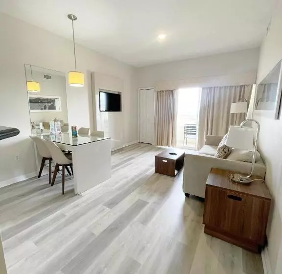 The Point Hotel & Suites Universal