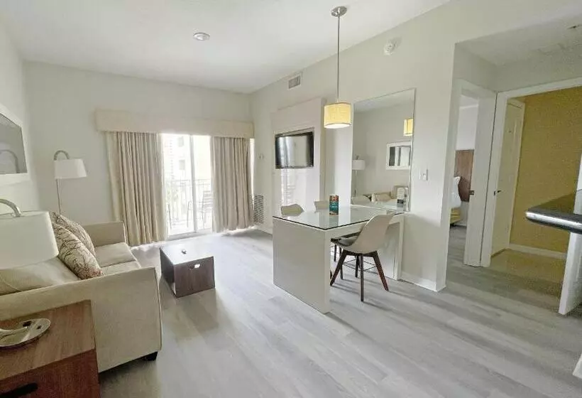 The Point Hotel & Suites Universal