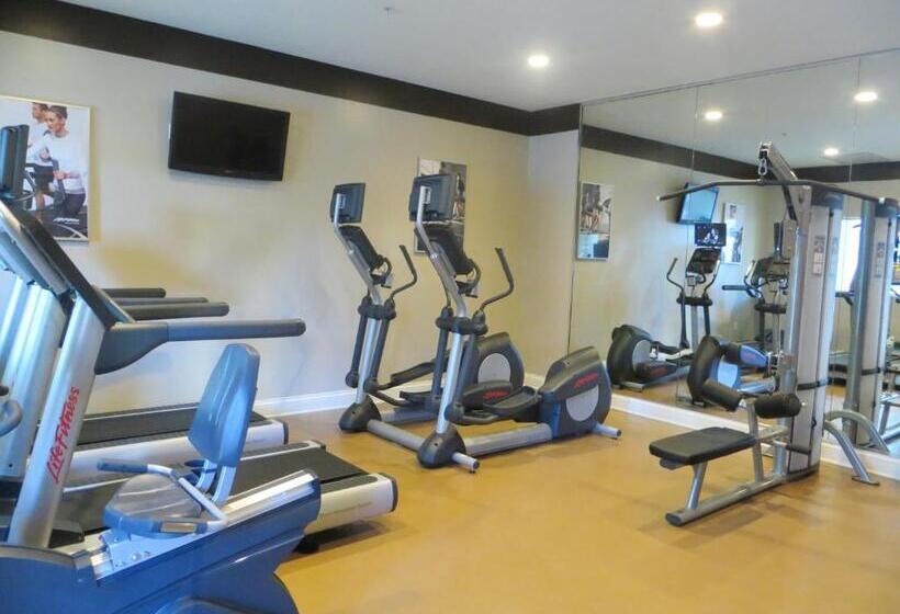 The Point Hotel & Suites Universal