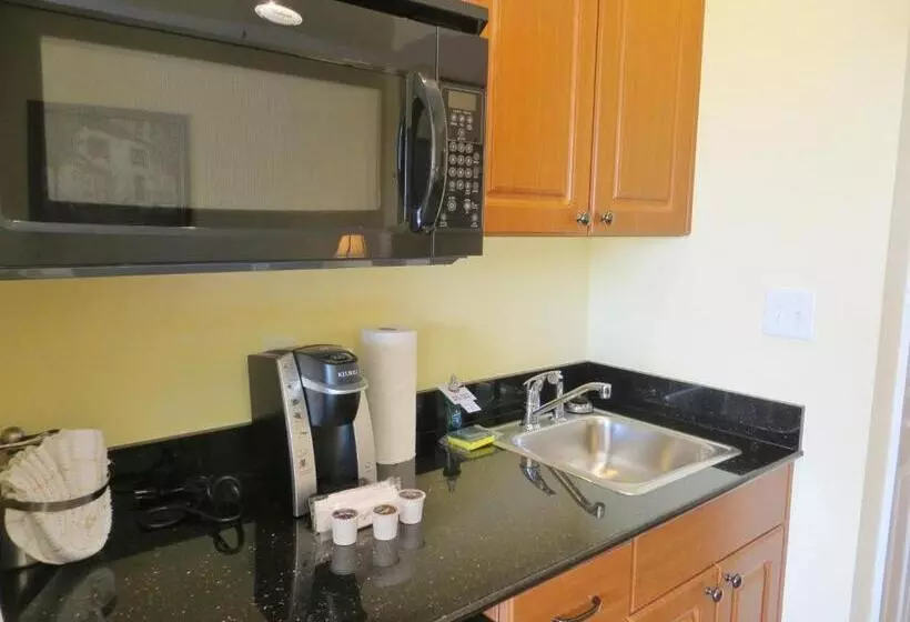 The Point Hotel & Suites Universal