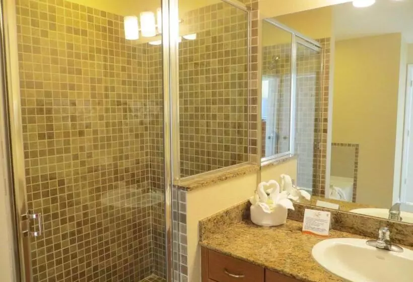 The Point Hotel & Suites Universal