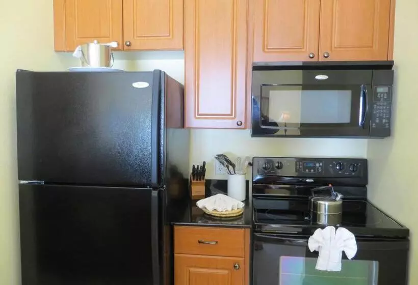 The Point Hotel & Suites Universal