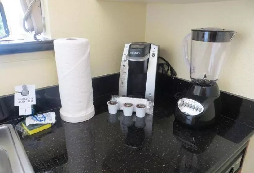 The Point Hotel & Suites Universal