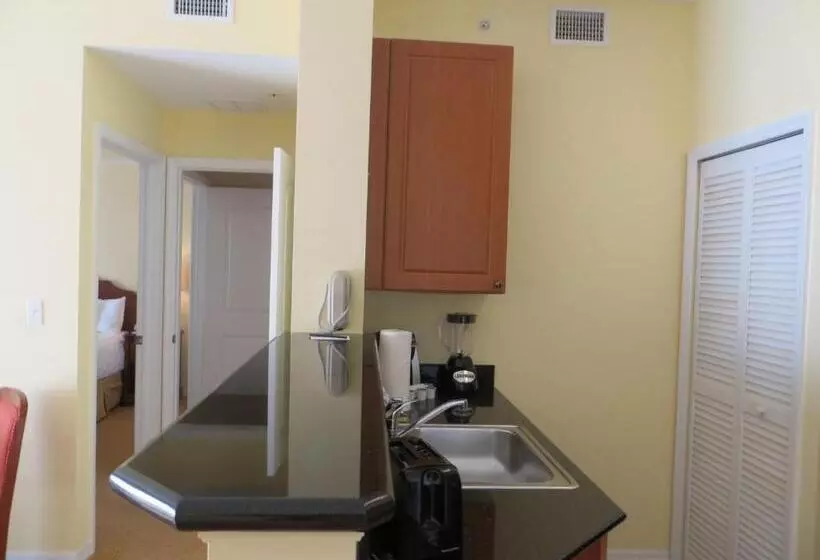 The Point Hotel & Suites Universal