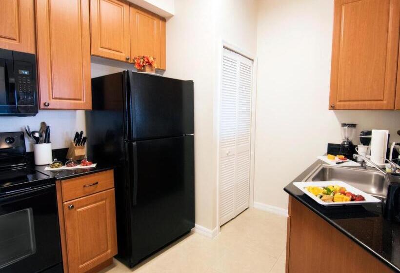 The Point Hotel & Suites Universal