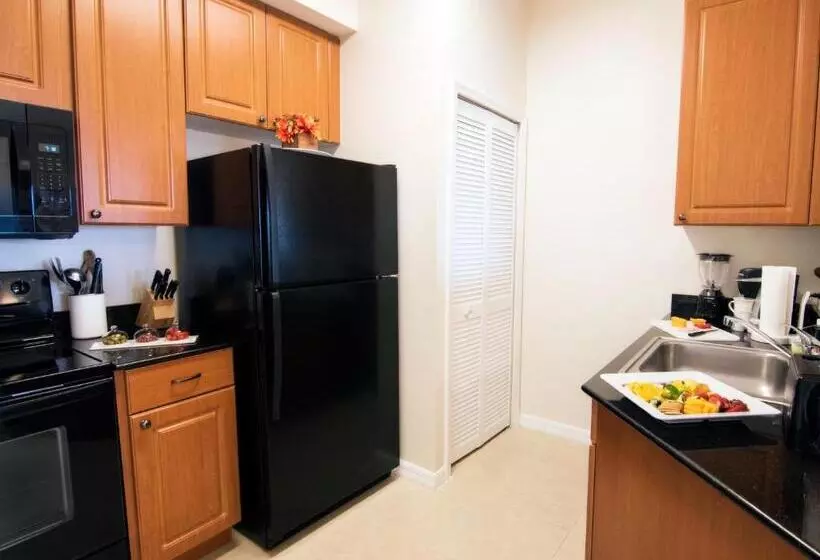 The Point Hotel & Suites Universal