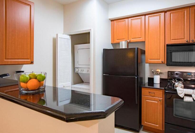 The Point Hotel & Suites Universal