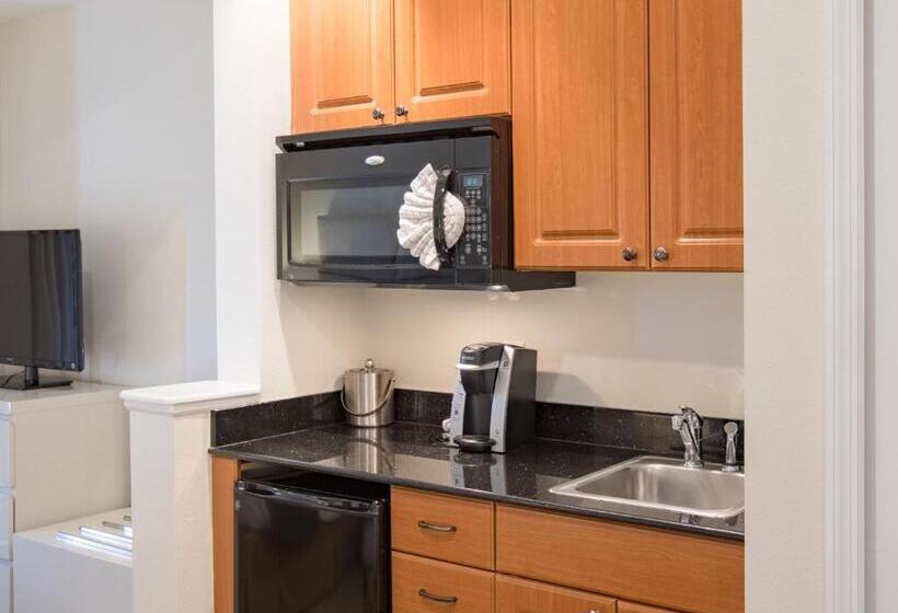 The Point Hotel & Suites Universal